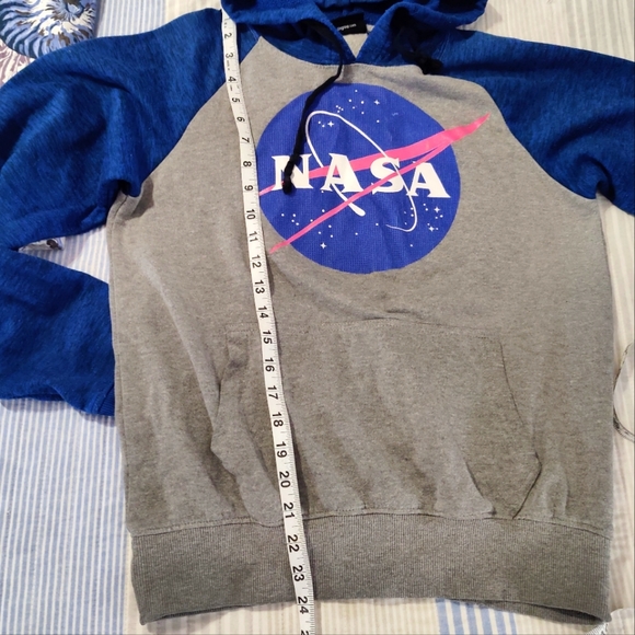 Donating Soon -  Kids NASA SweatShirt Hoodie - Picture 5 of 5